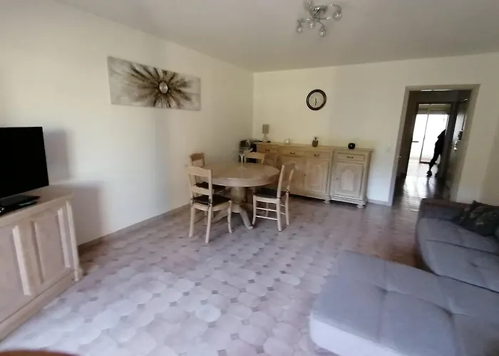 Apartment Air-conditioned With Pool Shuttle